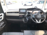 【インパネ全体】手が届きやすく、どなたでも運転しやすいです。シンプルで使いやすい設計になっています!