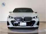 【キドニーグリル】BMWは約90年もの間、ほぼ全ての車両にひと目でBMWだと分かるこの特徴的なフロントグリルが備えられ、デザイン・アイコンとして親しまれてきました。
