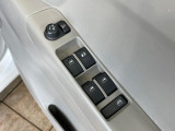 【電動格納ミラー】サイドミラーは電動格納式となっており、狭い駐車場でもキズがつくリスクを抑えられます。