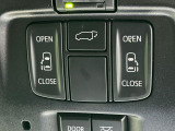 【両側パワースライドドア】スマートキーや運転席のスイッチで後席両側スライドドアの開閉が可能♪電動だから力を入れてドアを開ける必要が無く、小さなお子様でも簡単に開け閉めでき快適です♪