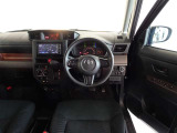 視界良好、操作しやすい運転席です。