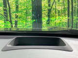 【ヘッドアップディスプレイ】現在の速度や走行情報をデジタル表示で運転席前方のガラスに投影!運転中、目線をずらさず必要な情報を確認できるのでとっても便利で安心!