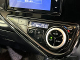 【オートエアコン】一度お好みの温度に設定すれば、車内の温度を検知し風量や温度を自動で調整。暑い&hellip;寒い&hellip;と何度もスイッチ操作をする必要はありません。快適な車内空間には必須の機能ですね♪