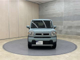 お車購入のポイントとなるフロントマスクです!かわいらしい目つきが印象的なデザインのヘッドランプです。