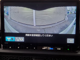 前方用カメラを装備しているので、見通しの良くない路地からの右左折時も安心です。