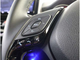 運転中でも手元で操作できます。