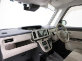 ダイハツのお店では、ダイハツ車を知り尽くしたプロフェッショナルが、専用の診断機器を使って各システムを点検しております。