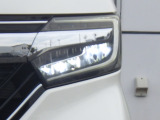 ★LEDヘッドライト搭載★ 白っぽく光る明るく省電力なLEDライト!先進的な白い輝きでフロントフェースを引き締めます☆