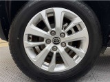 「トヨタ純正アルミホイール」を装着!純正なので車のデザインともマッチしています。高級感やスポーティーさを際立たせてくれます。