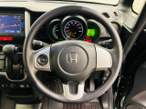 とても握りやすいステアリング!運転手の気持ちがそのまま伝わるかのような反応をしてくれます!!小物入れや各ボタンの配置にこだわり、とても使いやすいです!視認性も良いのでロングドライブもお任せ下さい!