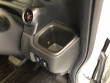 【ドリンクホルダー】こちらにドリンクホルダーがついています!