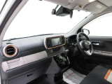 ダイハツのお店では、ダイハツ車を知り尽くしたプロフェッショナルが、専用の診断機器を使って各システムを点検しております。
