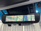 【デジタルインナーミラー】後席の大きな荷物や同乗者で後方が確認しづらい時でも安心!カメラが撮影した車両後方の映像をルームミラー内に表示。クリアな視界で状況の確認が可能です!