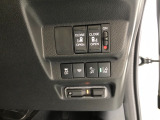 【両側電動スライドドア】リモコンや運転席のスイッチ操作のほか、ドアハンドルを少し引くだけでリアドアが自動開閉します♪