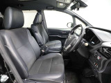 ゆったり室内で運転もしやすいです♪使い勝手の良い配置も考えられています!!