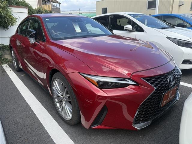 IS 300h バージョンL 禁煙車 赤革シート 純正10.3インチナビ