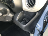 運転席・助手席両端に、それぞれ専用ドリンクホルダー。近くて便利