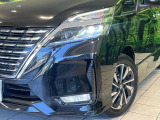 【LEDヘッドライト】悪天候や夜間走行時も良好な視界を確保し安心して運転できる高輝度LEDヘッドライトを装備!点灯速度が早く、消費電力も抑えられています。