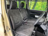 運転席まわりには十分なスペースがあり、大柄な方でもゆったり運転していただける環境です。