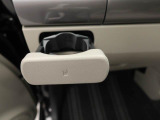 カップホルダーは運転席や助手席からちょうど手の届く位置です!!