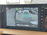 カメラは切り替えが可能で見えにくい左前の死角をサポート!