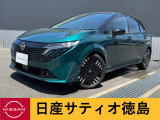 日産サティオ徳島 徳島支店のノートオーラをご覧頂きありがとうございます(*^-^*)弊社の試乗車で使用しておりました☆グリーン&times;ブラックのツートーンカラー色☆オシャレな1台です☆