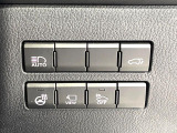 【ステアリングヒーター】冬場に冷たくなりやすい革巻きステアリングを、スイッチ一つで素早く適温に!エアコンよりも早く温まってくれるので、寒い日の運転も快適になりますね♪