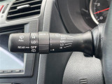 【オートライト(AUTO)】外の明るさをシステムが感知して、自動でヘッドライトが点灯します。ヘッドライトをつけ忘れを防ぐ便利機能です。
