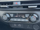 エアコンはオートエアコンです★シートヒーターも運転席&助手席に付いてます★シートヒーター機能が欲しい!とおっしゃる方もいらっしゃるくらい!人気の装備です♪