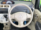 インテリアに合わせたデザインのステアリングは、運転される方のことも考え、運転しやすい形状、大きさです。是非一度、実際に触ってお確かめください。