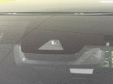 【プリクラッシュセーフティ】前方の車両等を検知し、衝突しそうな時は警報で注意を促し、ブレーキを踏む力をサポート。ブレーキを踏めなかった場合は衝突被害軽減ブレーキが作動、衝突回避をサポートします。