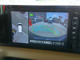 【アラウンドビューモニター】空から見下ろした映像がナビ画面にて確認可能です。駐車もラクラクですよ♪