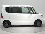 【右サイド】扱いやすいコンパクトなサイズ感。小回りが利くので、狭い路地や駐車場でもスムーズに運転を楽しめます。