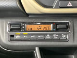 【オートエアコン】一度お好みの温度に設定すれば、車内の温度を検知し風量や温度を自動で調整。暑い&hellip;寒い&hellip;と何度もスイッチ操作をする必要はありません。快適な車内空間には必須の機能ですね♪