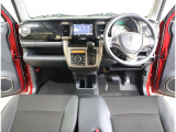 アルマイト仕上げのアクセントが映える上質な運転空間です。