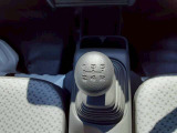 5速マニュアル車です!
