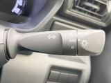 【オートライト】周りの明るさに応じて自動でヘッドライトの点灯・消灯ができる機能です!ライトの付け忘れ・消し忘れなどが無くなり、雨の日や夕方の走行も安心!トンネル通過時も便利ですね♪