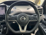 インテリアに合わせたデザインのステアリングは、運転される方のことも考え、運転しやすい形状、大きさです。是非一度、実際に触ってお確かめください。