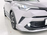 フォグランプ装着車です。暗い夜道の車両前方を明るく照らします