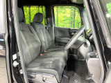 運転席シート廻りは使用感も少なく、良好な状態となっています。丁寧に使われていたことがよくわかりますね。