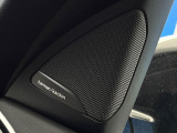 ●harman/kardonサウンドシステム:オーディオ専門メーカーが手掛けるプレミアムスピーカーを装備。多数のスピーカーから、音の粒立ちまで分かる高品質な音楽をお楽しみいただけます。
