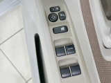 【電動格納ミラー】サイドミラーは電動格納式となっており、狭い駐車場でもキズがつくリスクを抑えられます。