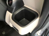 【ドリンクホルダー】こちらにドリンクホルダーがついています!