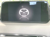 【マツダコネクトナビ】車内の雰囲気にマッチした一体型タイプのナビ。各種車輌設定やBluetooth再生等、様々な機能が楽しめます。直感的なダイヤル操作が可能で、使い勝手も良好です。