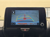 バックガイドモニター付きです。車の後方に小型カメラが付いており、バックする際の後方の様子をモニター上に表示します。