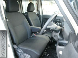 運転席シートリフター(ラチェット式)で、座面の高さも上下に動き、体格にあわせて調整ができます。