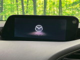 【マツダコネクトナビ】車内の雰囲気にマッチした一体型タイプのナビ。各種車輌設定やBluetooth再生等、様々な機能が楽しめます。直感的なダイヤル操作が可能で、使い勝手も良好です。
