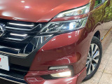 【LEDヘッドライト】悪天候や夜間走行時も良好な視界を確保し安心して運転できる高輝度LEDヘッドライトを装備!点灯速度が早く、消費電力も抑えられています。
