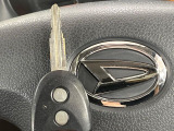 【キーレス】少し離れた場所からでもボタン一つでドアの開錠・施錠ができるのでとっても便利!ドアの鍵穴周りに傷をつけることもありません♪