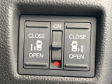 【両側パワースライドドア】スマートキーや運転席のスイッチで後席両側スライドドアの開閉が可能♪電動だから力を入れてドアを開ける必要が無く、小さなお子様でも簡単に開け閉めでき快適です♪